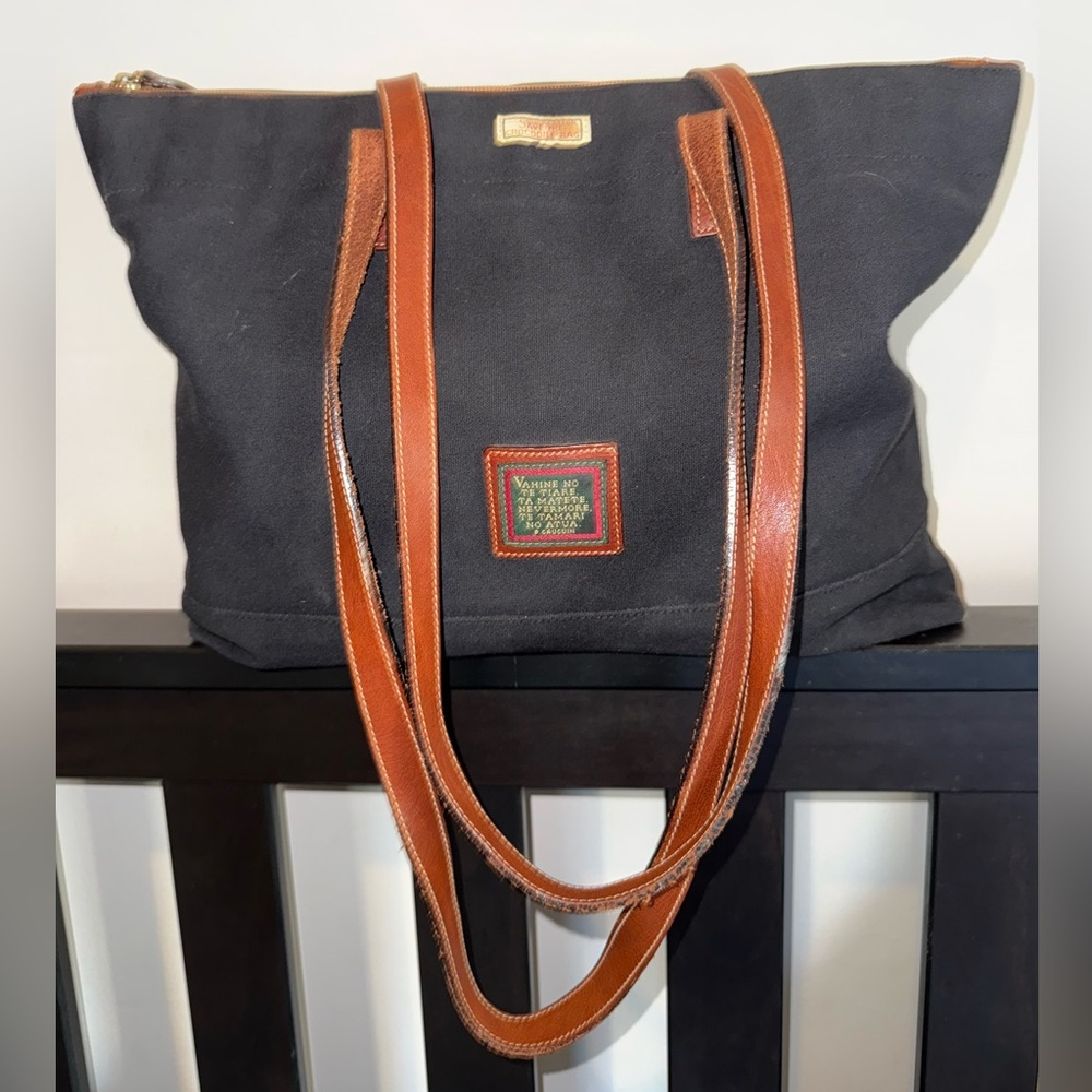 Master by nannini bone leather cross body bucket